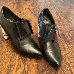 Black striped heel shootie